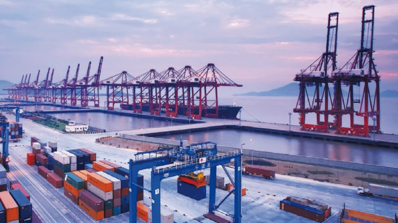 公司毗鄰長江，距長江重件碼頭3.5km，起吊能力1000t，適用于大型設備的制造和運輸